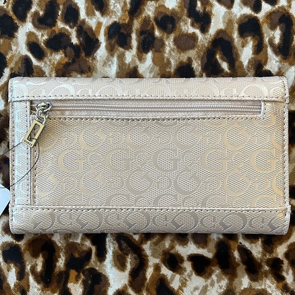 Brand New Guess Rose Dust Iridescent Trifold Card Organizer Snap Close Wallet - Picture 4 of 13